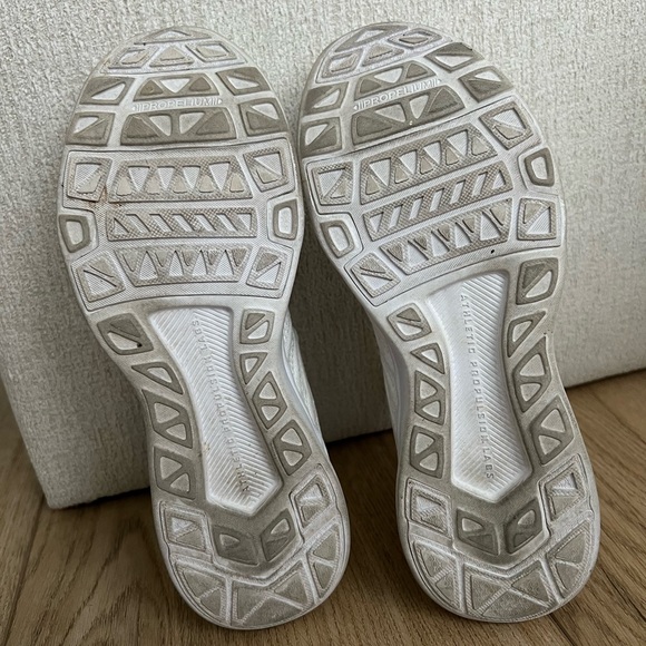 APL Techloom Wave Sneakers in White/White - Picture 12 of 12